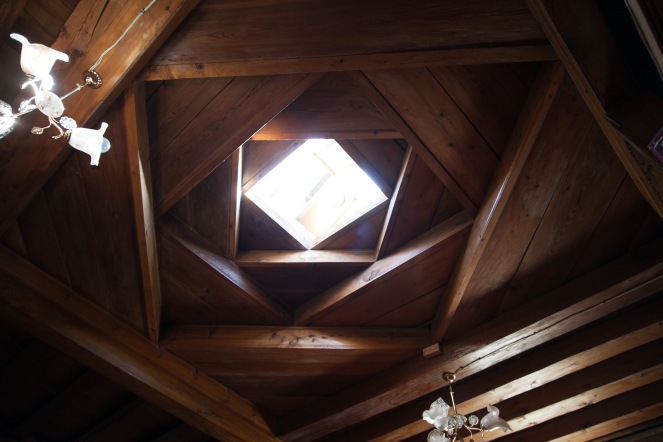 The intricate details of the four layers of wooden beams that form a skylight is a typical feature of all Pamiri houses. Apart from the religious and cultural symbolism, these beams and their supporting pillars have proved to also withstand earthquakes in a seismic activity prone region.